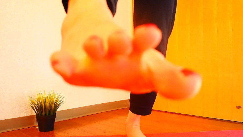 After Training, Sweaty Soles Give a Sour (Mayumi Kanzaki)