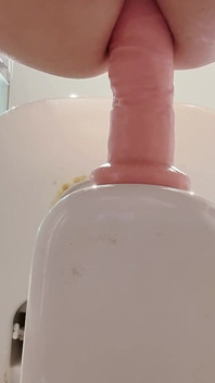 Je profite de mon gode de 9 pouces