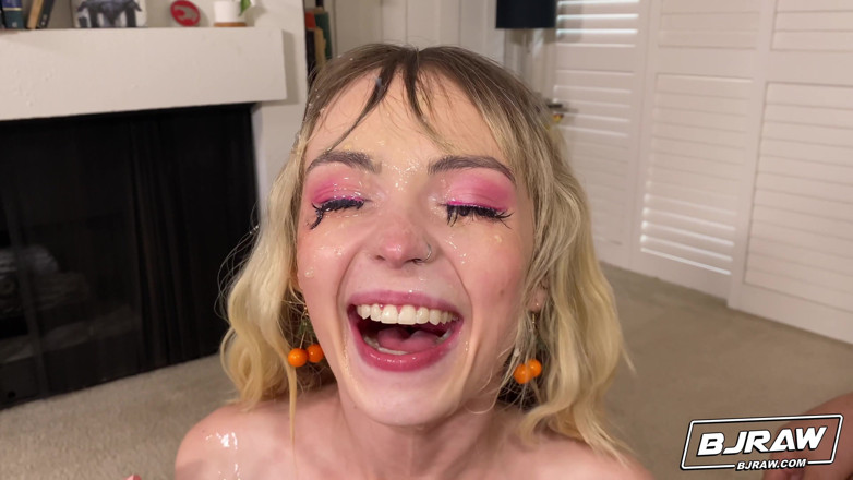 BJ Raw: BJRAW Lilly Bell má ráda zavřené oči