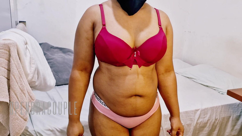 Openbra: Indiana tia com óleo, massagem no centro de massagem