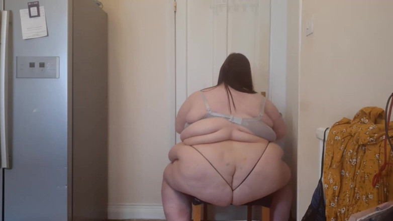 SSBBWLadyBrads: SSBBw probează siruri de caractere G arată corpul gras