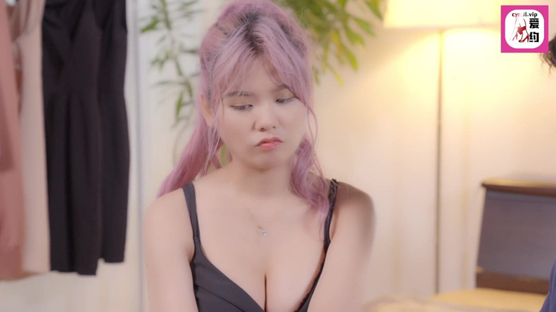 SWAG.live: สาวเอเชียตัวเล็กเปิดตัวครั้งแรก