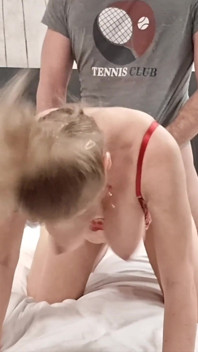 Dojrzała blondie uzyskiwanie jej cipki penetrowane