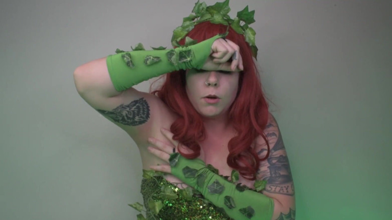 Deanna deadly: L'edera velenosa viene sciolta da un supereroe pov