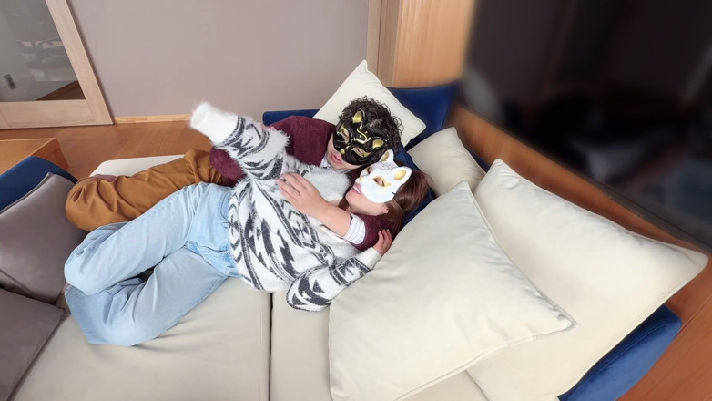 LuuLee0804: 不倫部屋のソファーで二人で濃厚なキスをして二人の深い愛を共有するsexを初めてしまう。