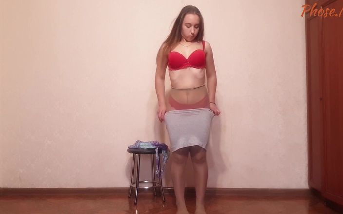 Pantyhose me porn videos: Fată drăguță studentă Lisa Modelând diferite ciorapi pentru o tachinare