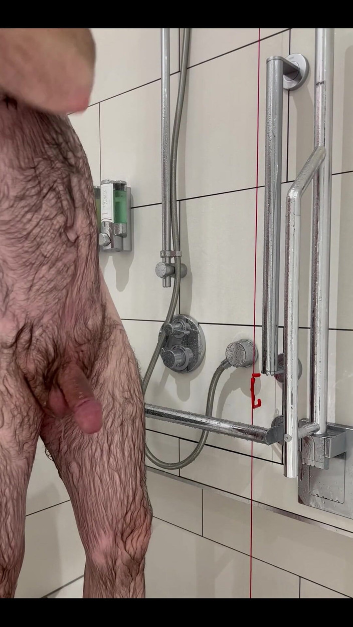 Djdavexxx: Polla gruesa y ducha de culo peludo