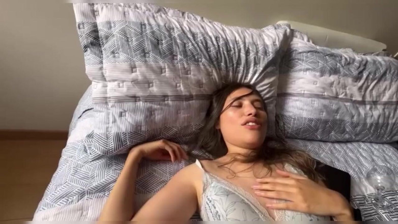 scarlettandc: Terlikleri ve Çoraplarıyla Oynanan Kadınların Derlemesi