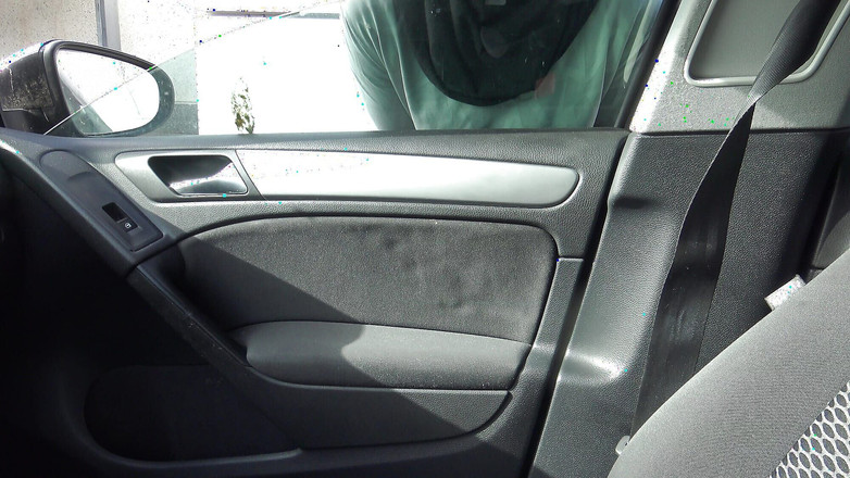 Souzan Halabi: Une prostituée algérienne avec un touriste dans sa voiture dans...