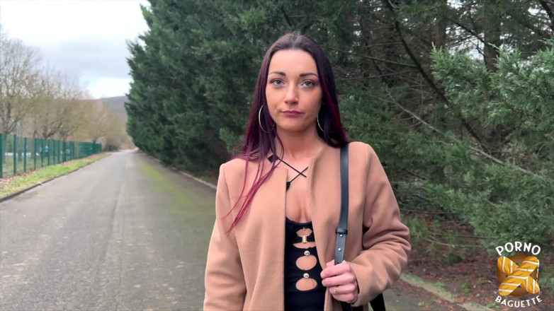 Porno Baguette: Angela, Bohyně sexu, Miluje trojku