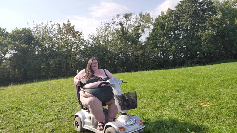 SSBBWLadyBrads: Riding my new mobility scooter