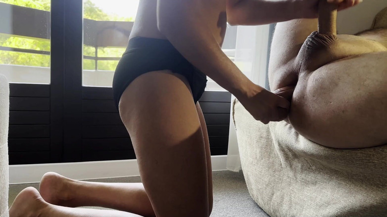Lucky Buns: Rumskompis knullar min röv och får mig att komma avrunkning!