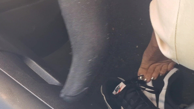 Foot Patrol: Kauen auf Ladoras größe 10 Füße, N Zehen mit ihrem 1. footjob