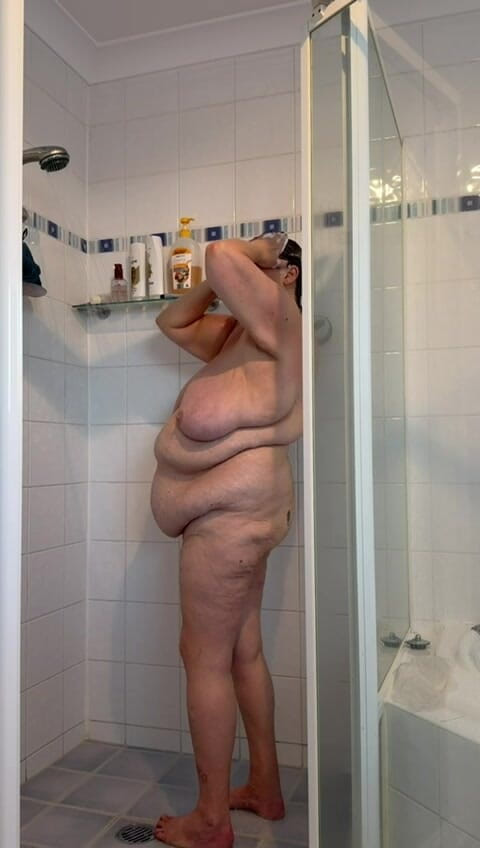 WeAreFukBunnies: Дивіться, як я чищу отвір пизди