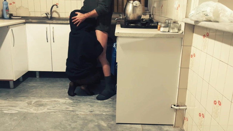 Arabe wife: Moroccan Girl Has Sex with Her Boyfriend in the Kitchen