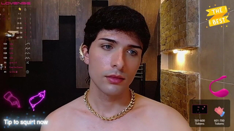 Diego_latinboy: Colombiana flaca con enorme polla gorda se pone cachonda en...