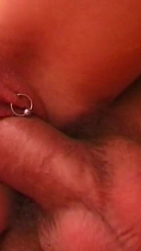 Espanhol MILF goza como uma puta com a mão na buceta