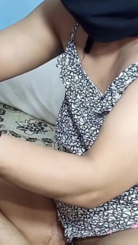 ควยใหญ่ของฉัน ดึงดูดภรรยามุสลิมใส่ฮิญาบขณะที่เธอกำลังช่วยตัวเอง