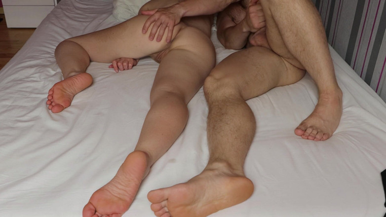 AnnaHomeMix: Fucked a Friend's Girlfriend While She Was Alone Resting in...