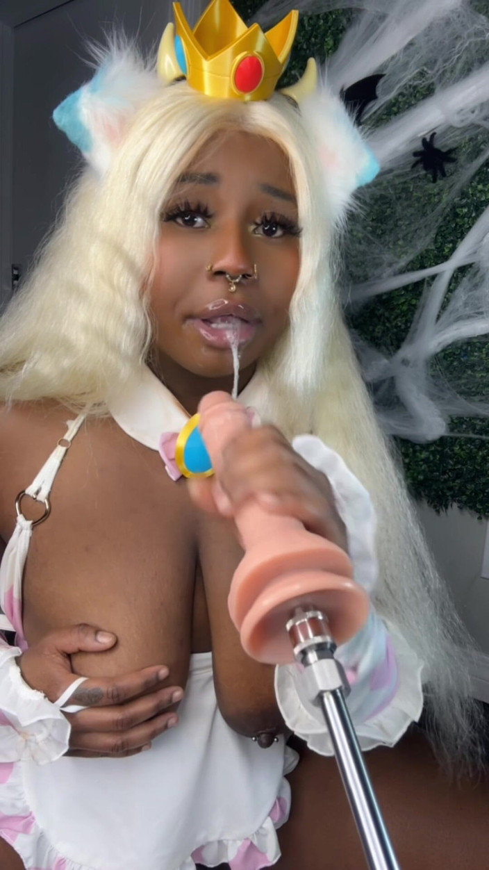Blue LaSirene: Cowpeach Sloppy Blowjob