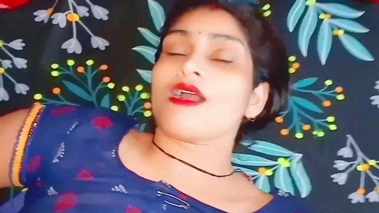 Janvibhabhii: Het roze poesje van een pas getrouwd meisje likt en...