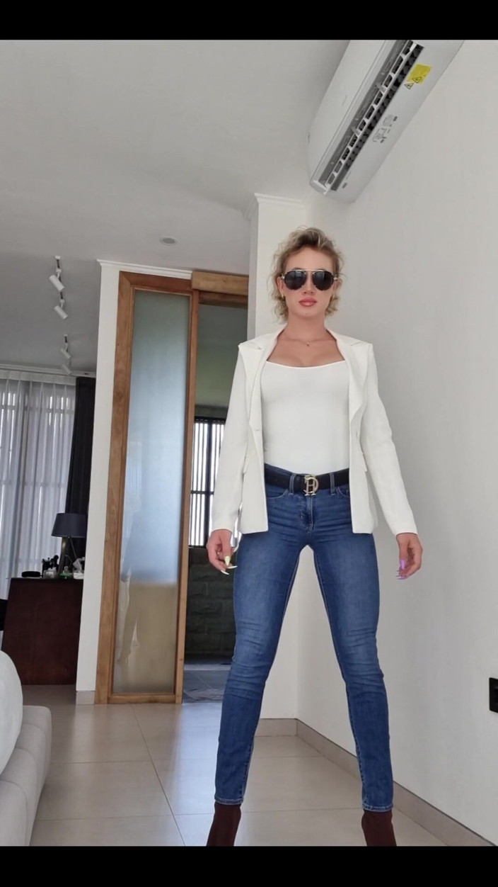 Angel The Dreamgirl: Video corto paseo en jeans