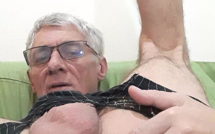 BDSM master top: Khi ngứa đít tôi thủ dâm qua đường lỗ hậu.