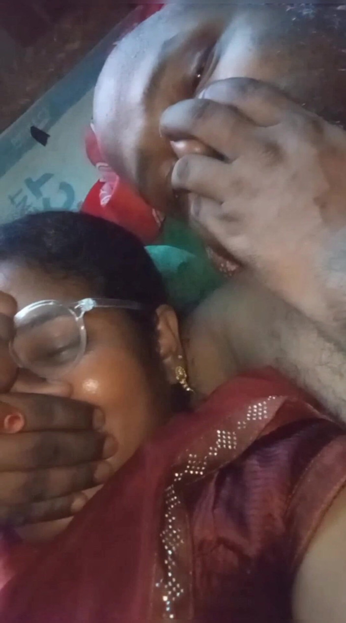 Auntixxx69: Saya berkongkek secara rahsia dengan abang tiri saya
