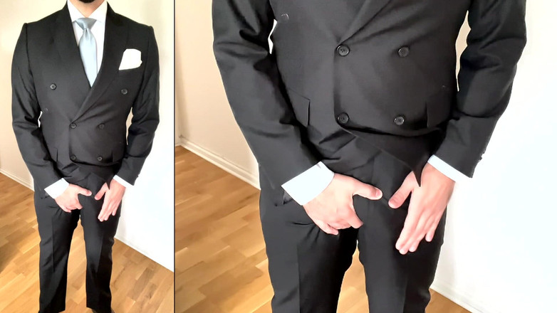 Master Shiny Shoes: スーツを着た男性がパテントレザーシューズを履いてオナニーする