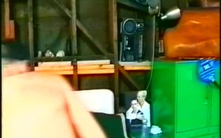 Gay RetroX VHS: Hombres calientes en abrazo # 8