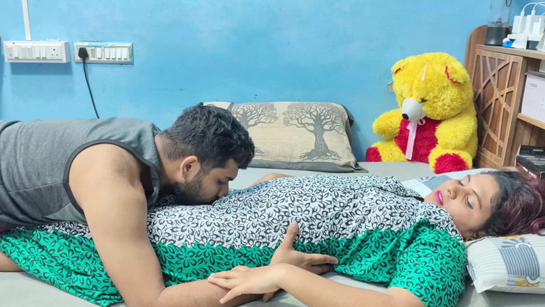 Vaigavarun Feet romance: Mallu дружина розтирає пизду і цілується з пресою цицьок і цілується, романтика чоловіка