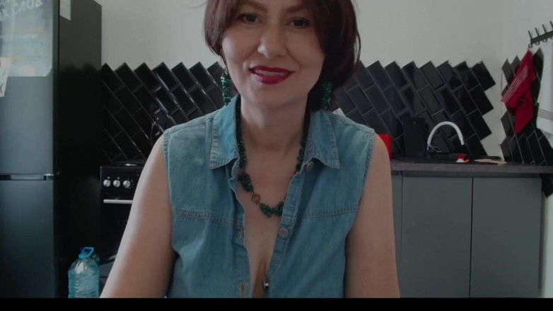 ANGELA_LADY: Máy bay bà già (lyra) đút ngón tay vào mông cô ấy khi...