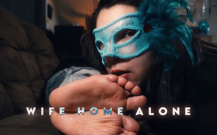 conicroix: Wife Home Alone - Foot Worship