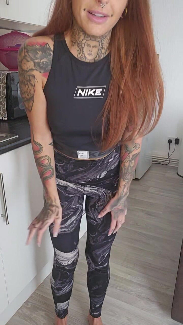 Yourfavecumslut: मेरे जिम लेगिंग में पेशाब करने की हताशा