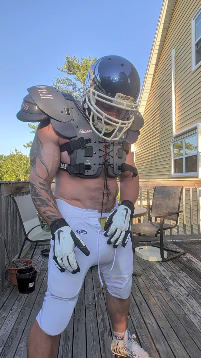 Bruiser Bearwood: Equipamento de futebol, meias, chuteiras