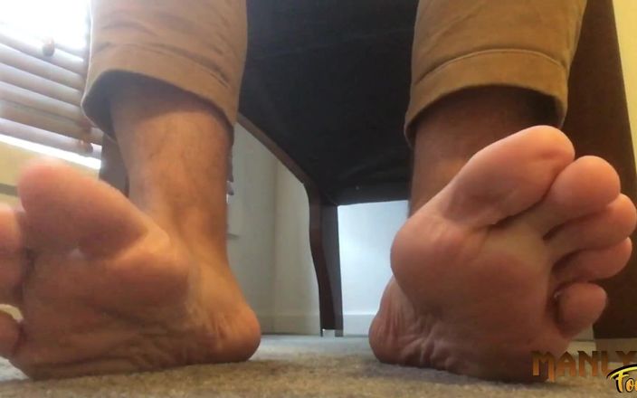 Manly foot: Zoom toplantısı - ayaklarımın gizlice ne yaptığını çok az biliyorlar mı - manlyfoot