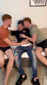 Fui a visitar chicos y terminé teniendo sexo con ambos