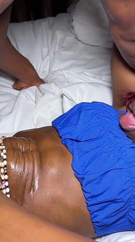 Teenie-muschi voller creampie und sperma nach anal