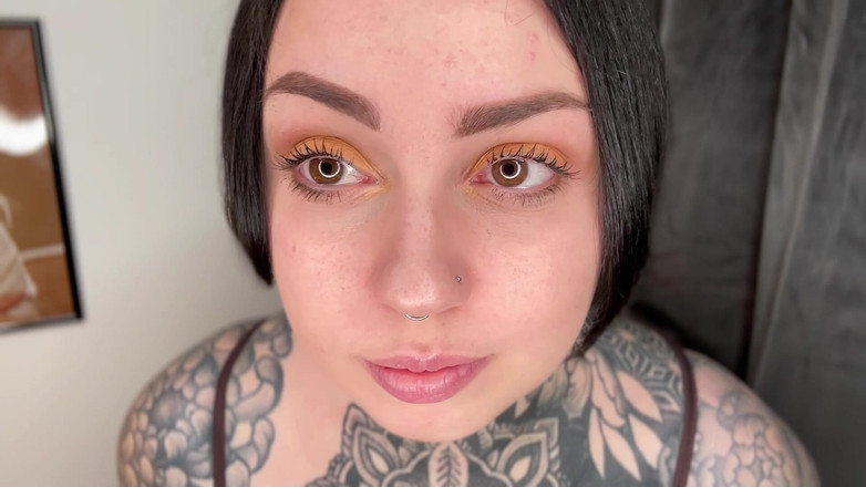 Miss Valentina: Festa da noite bocejando