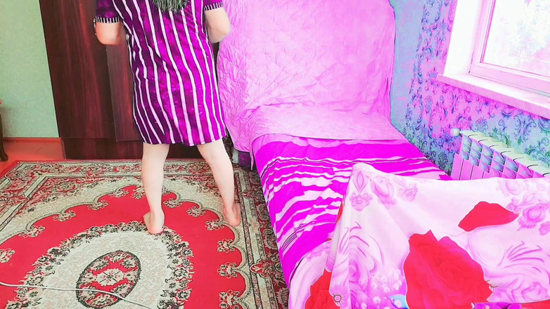 Kitty_Cross: Ladyboy shemale nóng bỏng khiêu vũ gợi cảm trước mặt...