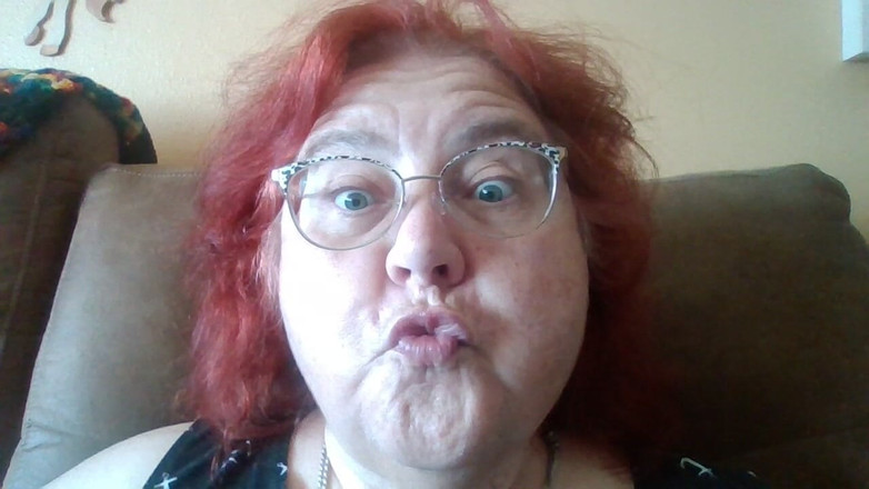 BBW nurse Vicki adventures with friends: Запрашиваемое видео, как я делаю Целуй шум и могу наблюдать, как я делаю это