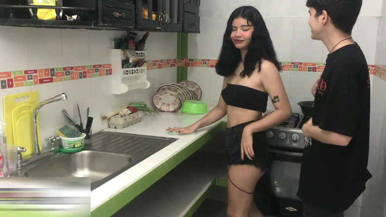 MAFELAGO: Збуджена зведена сестра любить кататися на члені свого зведеного брата