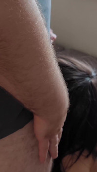 Ny bisexuell trekant. MMF. Fru bjuder in bisexuell slav för sin man. Hela scenen. Ep 32021