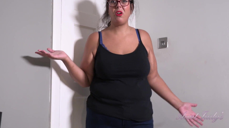 Aunt Judy's: คุณป้า Judy - เจ้าของบ้าน BBW นมใหญ่ Cassy Hill ให้เย็ดหีขนดกใหญ่โตแบบ POV