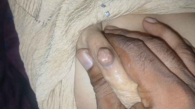 seema: 阴户分享 第2部分 热奶子压新女孩