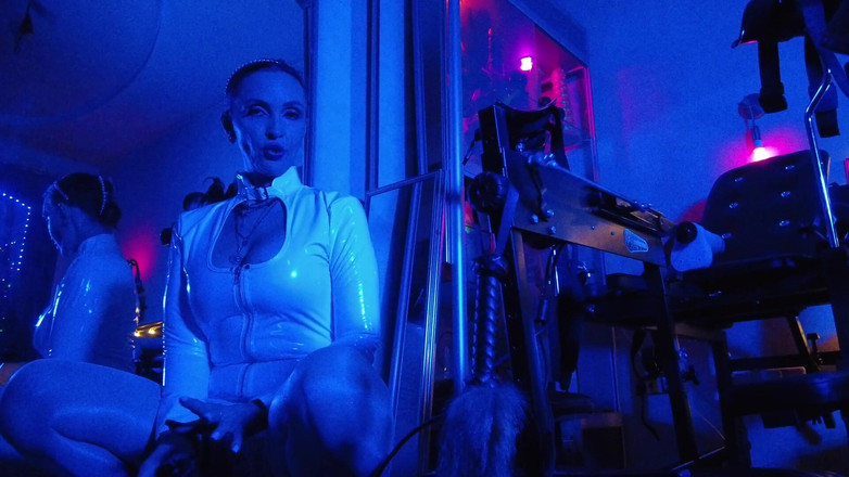 Eva Latexxx: Богиня Eva Латекс, домина, женское доминирование, фетиш игрушки траха бдсм, каблуки пвх, милфа с большой задницей