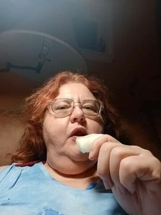 BBW nurse Vicki adventures with friends: Mangiando un ghiacciolo di linea fredda