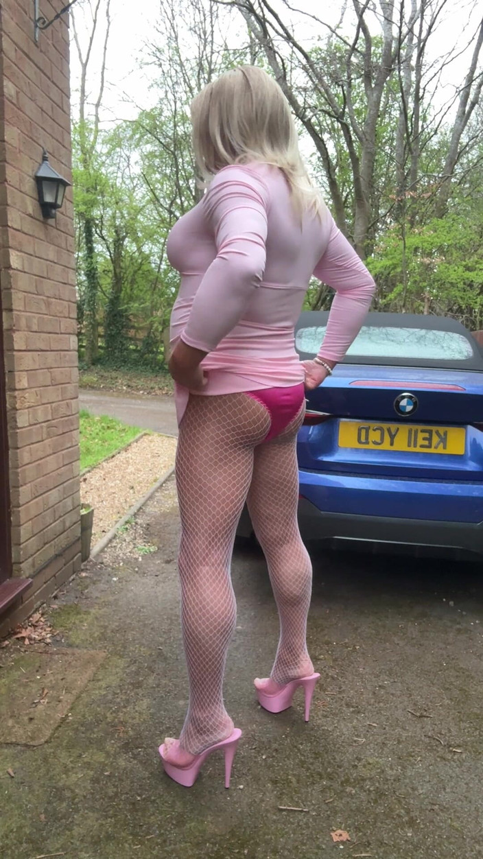 Kellycd2022: Sexy Crossdresser Kellycd2022 in Pink Dress and White Fishnet Pantyhose
