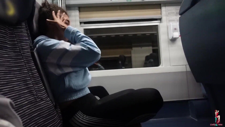 LadyAna: O fată italiană îmi face o labă în tren