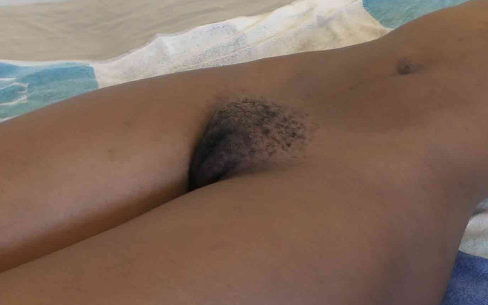 Bam-bulax: Une chatte poilue noire pour une grosse bite blanche